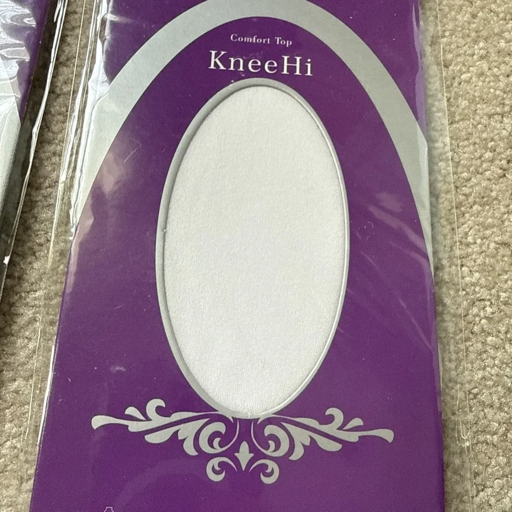 Lot of 4 Four Seasons Sheer KneeHi Comfort Top Stockings, White, Nylon Socks (4)